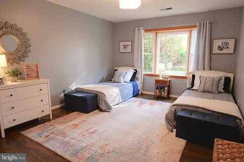 Bedroom - 7323 Inzer St, Springfield, VA 22151 photo 4 of 5