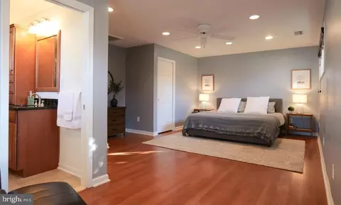 Bedroom - 7323 Inzer St, Springfield, VA 22151 photo 1 of 5