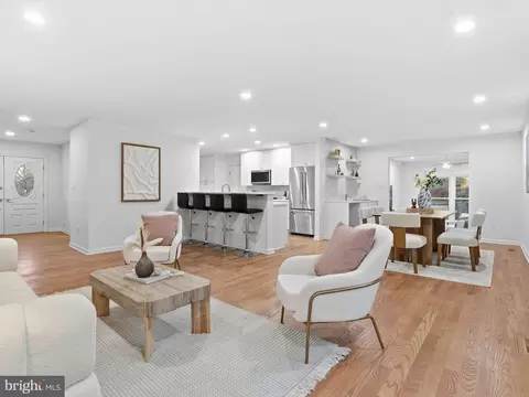 2133 Freda Dr, Vienna, VA 22181