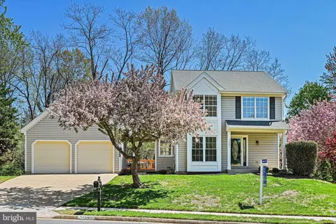 13481 Lake Shore Dr, Herndon, VA 20171