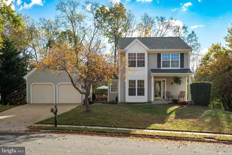 13481 Lake Shore Dr, Herndon, VA 20171