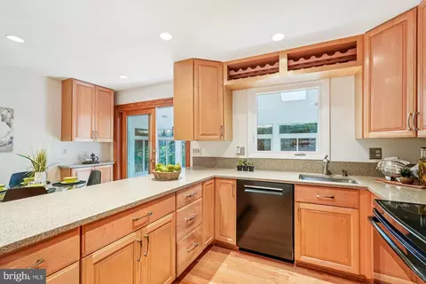 Kitchen - 11410 Running Cedar Rd, Reston, VA 20191 photo 2 of 5