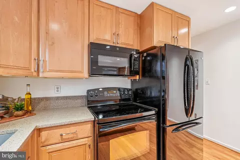 Kitchen - 11410 Running Cedar Rd, Reston, VA 20191 photo 3 of 5