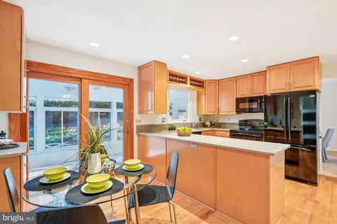 Kitchen - 11410 Running Cedar Rd, Reston, VA 20191 photo 5 of 5