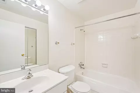 Bath - 11410 Running Cedar Rd, Reston, VA 20191 photo 3 of 4
