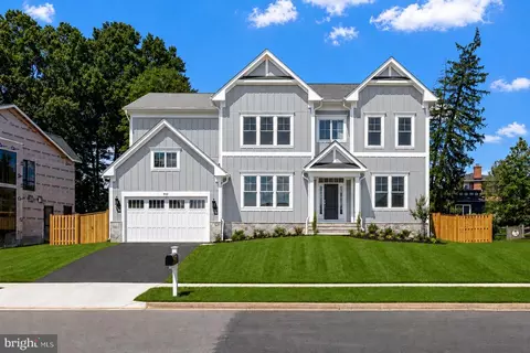 8902 Higdon Dr, Vienna, VA 22182
