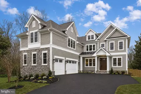 9928 Woodrow St, Vienna, VA 22181