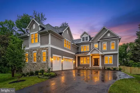 9928 Woodrow St, Vienna, VA 22181