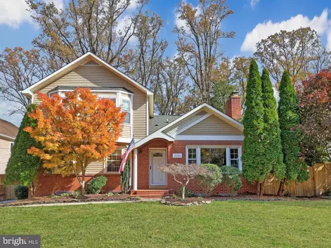 2133 Grayson Pl, Falls Church, VA 22043