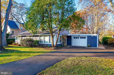 7014 Oak Ridge Rd, Falls Church, VA 22042