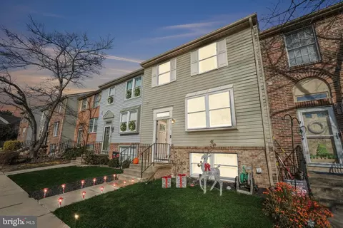 6311 Betsy Ross Ct, Centreville, VA 20121
