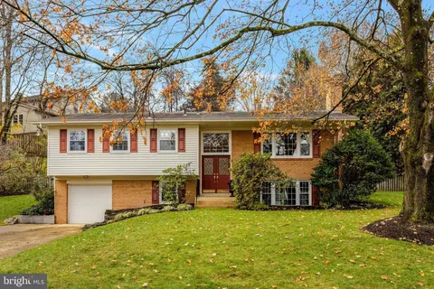 9527 Center St, Vienna, VA 22181
