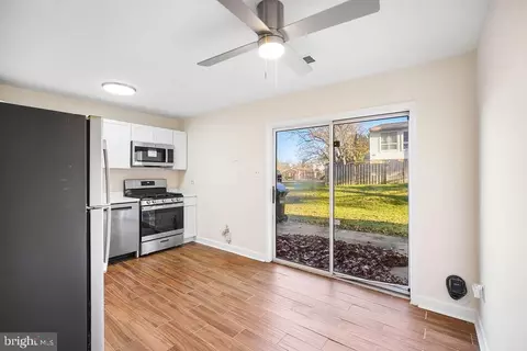 2201 Chamblee Pl, Herndon, VA 20170 photo 7