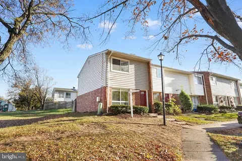 2201 Chamblee Pl, Herndon, VA 20170