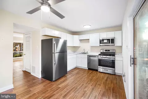 2201 Chamblee Pl, Herndon, VA 20170 photo 4