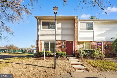 2201 Chamblee Pl, Herndon, VA 20170 photo 2