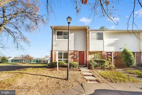 2201 Chamblee Pl, Herndon, VA 20170 photo 3