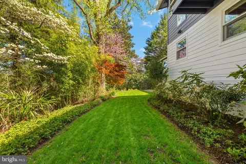 Exterior - 6226 Nelway Dr, Mclean, VA 22101 photo 5 of 6