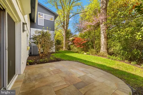 Exterior - 6226 Nelway Dr, Mclean, VA 22101 photo 3 of 6