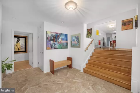 Entry Way - 6226 Nelway Dr, Mclean, VA 22101 photo 2 of 4
