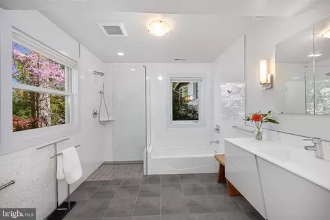 Bath - 6226 Nelway Dr, Mclean, VA 22101 photo 1 of 6