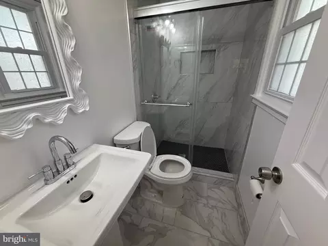 Bath - 4721 Springbrook Dr, Annandale, VA 22003 photo 2 of 11