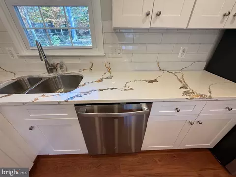 Kitchen - 4721 Springbrook Dr, Annandale, VA 22003 photo 9 of 14