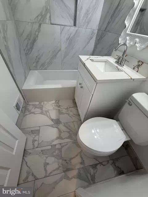 Bath - 4721 Springbrook Dr, Annandale, VA 22003 photo 4 of 11