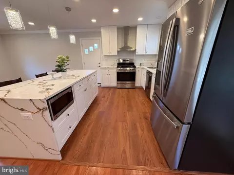 Kitchen - 4721 Springbrook Dr, Annandale, VA 22003 photo 5 of 14