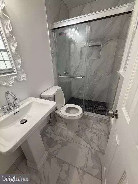 Bath - 4721 Springbrook Dr, Annandale, VA 22003 photo 1 of 11