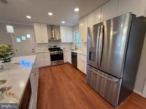Kitchen - 4721 Springbrook Dr, Annandale, VA 22003 photo 6 of 14