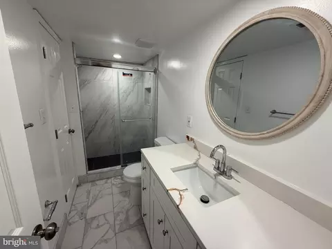 Bath - 4721 Springbrook Dr, Annandale, VA 22003 photo 10 of 11