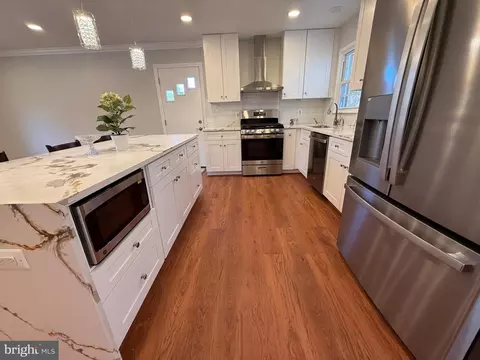 Kitchen - 4721 Springbrook Dr, Annandale, VA 22003 photo 1 of 14
