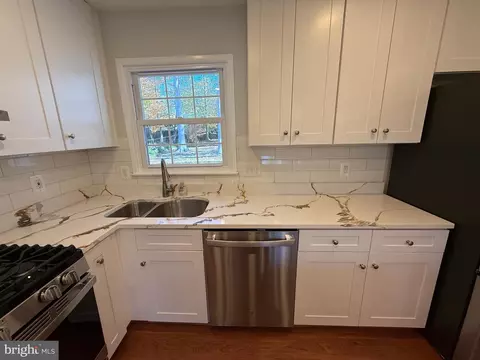 Kitchen - 4721 Springbrook Dr, Annandale, VA 22003 photo 8 of 14