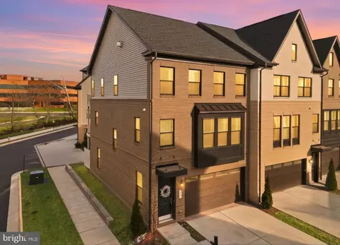 4901 Longmire Way, Chantilly, VA 20151