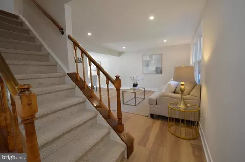 8375 Magic Leaf Rd, Springfield, VA 22153 photo 2