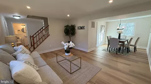 8375 Magic Leaf Rd, Springfield, VA 22153 photo 3