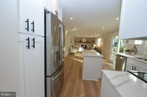 8375 Magic Leaf Rd, Springfield, VA 22153 photo 6