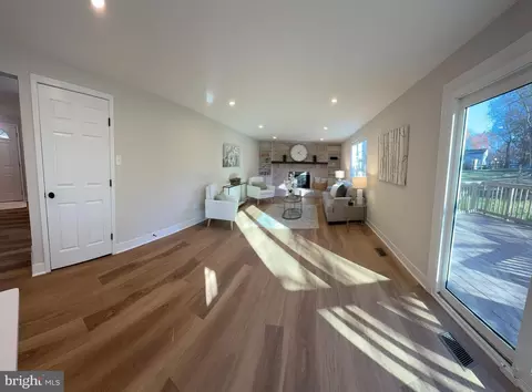 8375 Magic Leaf Rd, Springfield, VA 22153 photo 10