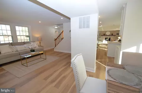 8375 Magic Leaf Rd, Springfield, VA 22153 photo 4