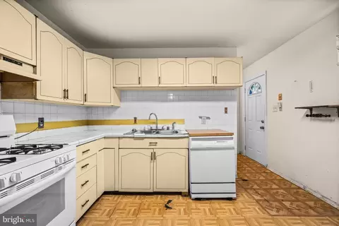 Other - 418 Patrick Ln, Herndon, VA 20170 photo 2 of 7