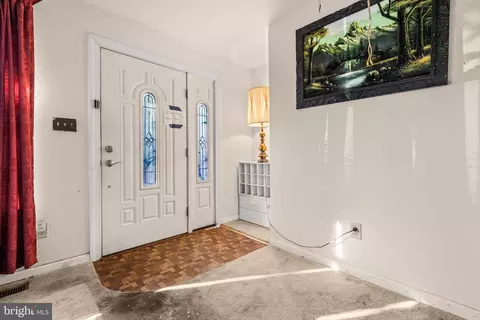 Entry Way - 418 Patrick Ln, Herndon, VA 20170 photo 1 of 2