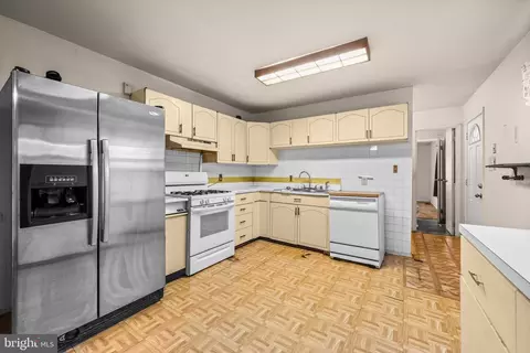 Kitchen - 418 Patrick Ln, Herndon, VA 20170 photo 1 of 2
