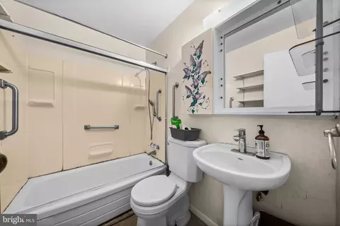 Bath - 418 Patrick Ln, Herndon, VA 20170 photo 1 of 1