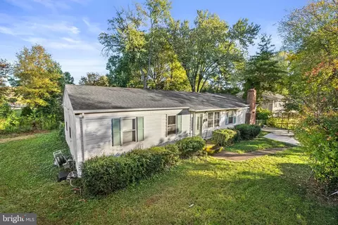 Exterior - 418 Patrick Ln, Herndon, VA 20170 photo 4 of 4