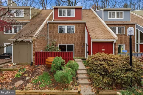 1432 Greenmont Ct, Reston, VA 20190