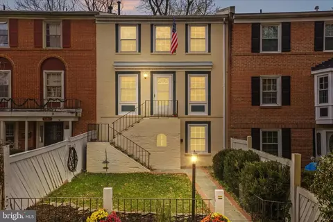 8180 Fernlake Ct, Alexandria, VA 22309
