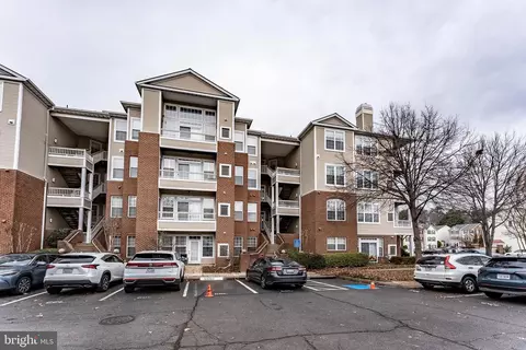4200 Mozart Brigade Ln #T, Fairfax, VA 22033