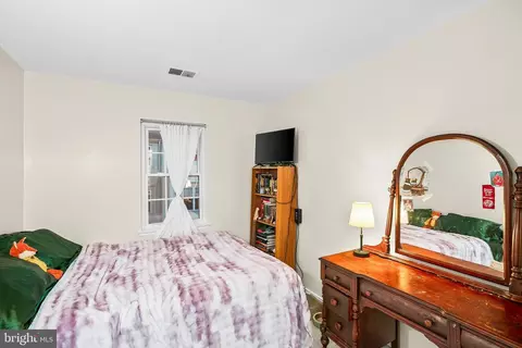 Bedroom - 2418 Ridgehampton Ct, Reston, VA 20191 photo 4 of 4