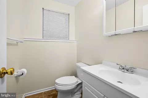 Bath - 2418 Ridgehampton Ct, Reston, VA 20191 photo 3 of 3